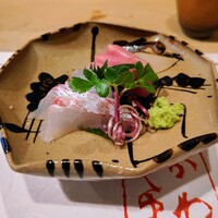 日本料理 川島 - お刺身 器が素敵( ☆∀☆) 鯛とまぐろ
