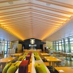 TENJIN - レストランはとても天井が高く開放感いっぱい。