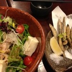 九州うまいもんと焼酎 芋蔵 - サラダときびなごの唐揚げ