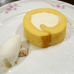 デザミ - オーグードゥジューの名品、本家本元のロールケーキ （600円)