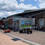 あ･ら･伊達な道の駅 - デザインも変わっていておもしろい。屋根の上に展望台あり。写真の屋根上に見えてるのが展望台。