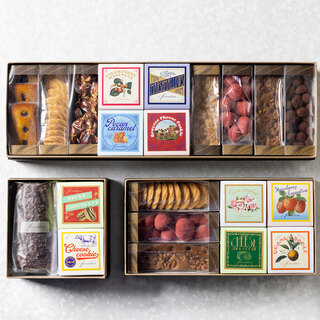 A variety of large and small hampers that are perfect as souvenirs