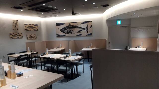 座席 : 本鮪と酒と肴 さかなびいき - 難波（南海）/居酒屋
