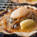 Grilled scallops with butter and soy sauce