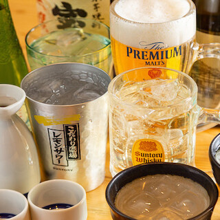 厳選した日本酒は常時10種以上。「ちょい飲みセット」は3種類