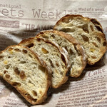 DONQ - パン・オ・フリュイ 1/2 ¥378