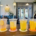 メイフェアアーマーカフェ - 微炭酸の果汁ソーダ爽やかトロピカルなドリンクです。