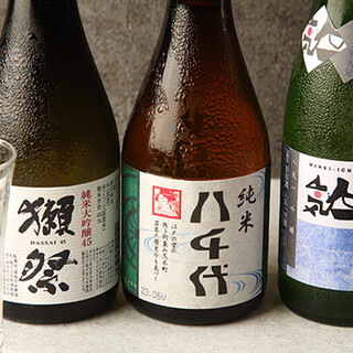 選りすぐりの日本酒がずらり！月替わりの日本酒もご用意！