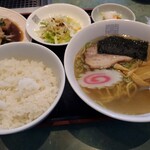 朝鮮飯店 - 全容です！