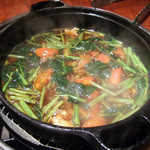 よろにく - 空芯菜とトマトの鍋。シルクロースとヒレも投入してすき焼きちっくにいただきました