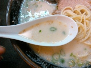 九州ラーメン うまか - スープ