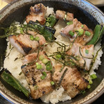 Sumiyakiyakitori hinotetu - 炭火焼き豚バラ丼