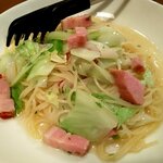 エル・オーチョ - ベーコンと春キャベツのパスタ