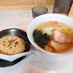 食楽亭 - 2023年６月　しおラーメンと半チャーハン