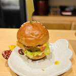 鳥匠 いし井 - タンドリーチキンチーズバーガー