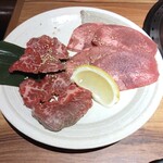 A5山形牛一頭買い焼肉くろべこ - 