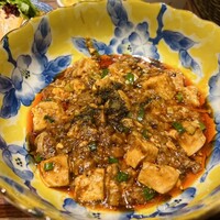 中華旬彩 森本 - ラー油の辛さと花椒の刺激が一気に押し寄せます。粗挽きミンチとかためのお豆腐が個人的に好み