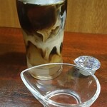 キッチン ブルー グローブ - ミルクを入れます