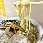 岐阜屋 - 独特の麺