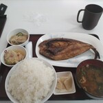 四日市ヒモノ食堂 - 珈琲飲み放題でごはん大盛 小鉢2つで750円税込み