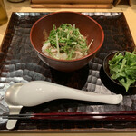 饗 くろ喜 - 汁なし担担麺専用薬味めし・パクチートッピング（饗くろ㐂）2023.6