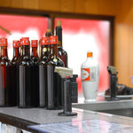 創華飯店 - 紹興酒がそろっています。