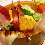 Tsukiji Sushisen - ボリューム満点「海鮮丼」