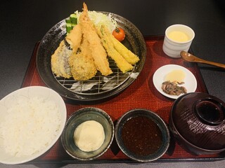 Oshokujidokoro Shikisai - ミックスフライ定食