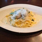 毎日手打ちの生パスタ Italian Kitchen BARDI - 自家製ハムとほうれん草のクリームソース