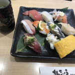 さんきゅう水産 - サービスセットの寿司