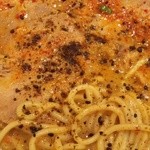 麺屋 極鶏 - 『黒七味』をかけて頂く！！(・。・;