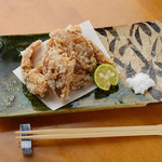 Ebisu Kichinoza - 生えいひれの唐揚げ（北海道産）／コリコリッとした触感が美味。塩でさっぱりと・・・