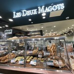 LES DEUX MAGOTS - 