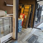 ホルモン専門店 なかみ屋 - テーブル片付けられて…。