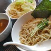 Buraun - つけ麺(並盛)800円(税込)あつもり+野菜100円。
                何度食ってもこの自家製麺美味いね♪あつもりでこの歯応えなのが素晴らしい★★★
                野菜100円の盛りも良いし、割りスープ柚子も相変わらず旨かった♪