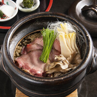 牛舌刺身と季節の釜めし