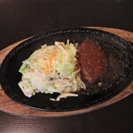 Youshoku Resutoran Rakuore - オニオンペッパーハンバーグ野菜焼き