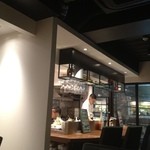 ハイセンスで落ち着きのある店内