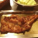 Honetsuki Dori Hiro - 骨付鶏 ¥850
                        スパイス感あるけど少し弱い^ ^
                        似てる系列じゃ名古屋金山の「ガブリチキン」のが美味いかな☆