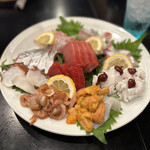 季膳 - お刺身盛り合わせ　¥1,485/人　鮮度がよいお魚にすりたての生わさびが添えられています。