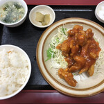 李園 - 揚げ鶏のチリソース炒め定食、750円