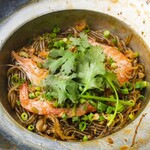 Shrimp and vermicelli steamed in butter and soy sauce [Kungop Unsen]