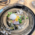 La Brianza - 長崎県産鯵カルパッチョスパークリングワインジュレ柚子の泡グリンピース淡雪塩甘夏。旬の鯵がオシャレに美味しく大変身!!