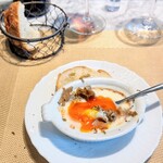 La Brianza - トリュフと玉子のオーブン焼きまだサマートリュフ。混ぜ混ぜ。定番にして人気のスペシャリテメニュー。私も好きです(^^)