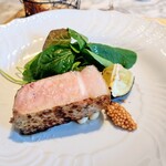 La Brianza - 熊本県産走る豚炭火焼き。時速30キロで走るんだそう、原付きバイクほどの速さ。たぶん速いのでしょうけど^^;実感あまりわかないかも(汗)