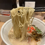 TOKYO豚骨BASE - 麺　リフトアップ　細麺です