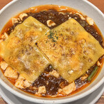 蝋燭屋 - 焼きチーズ麻婆麺 倍辛 1400円
      痺れ激増し100円