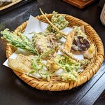 郷土料理ともん - 山菜ときのこの天ぷら