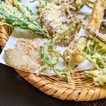 郷土料理ともん - マタタビの蔓を結んだ可愛いヤツ。