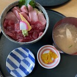 寿司吉 - まぐろ三種切り落し丼